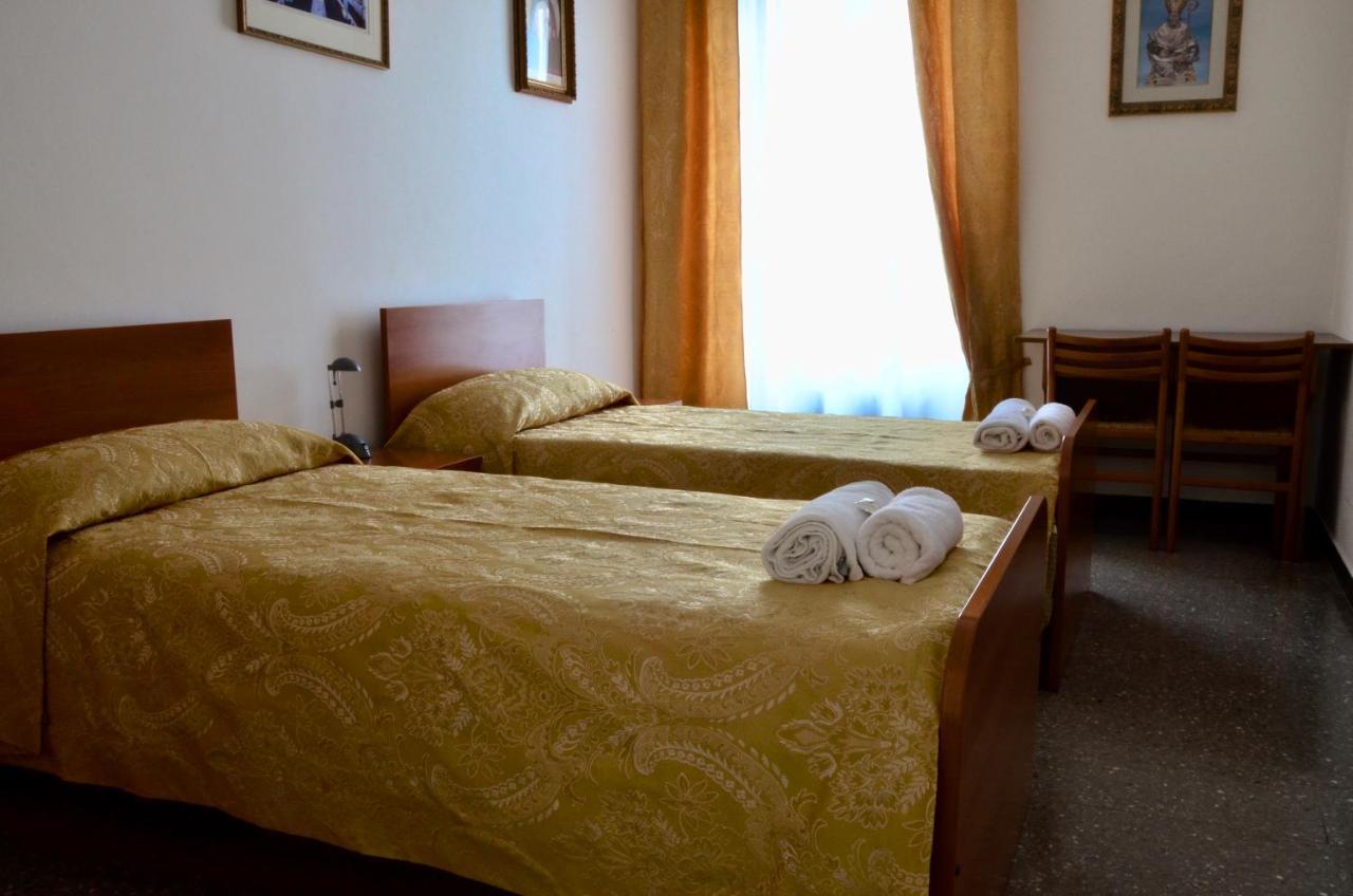 Hotel Casa per Ferie JPII Roma Exterior foto